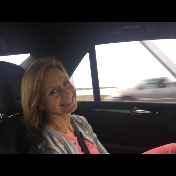 Meet your Posher, Angi - Picture 1 of 3